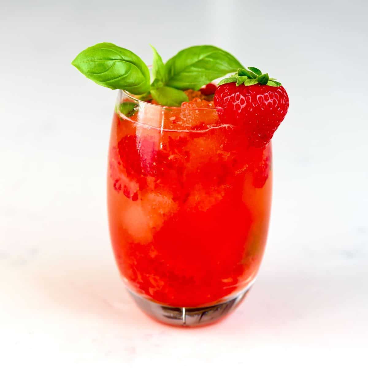 Strawberry Mocktail: Easy Limeade, Slushy & Cocktail Variations